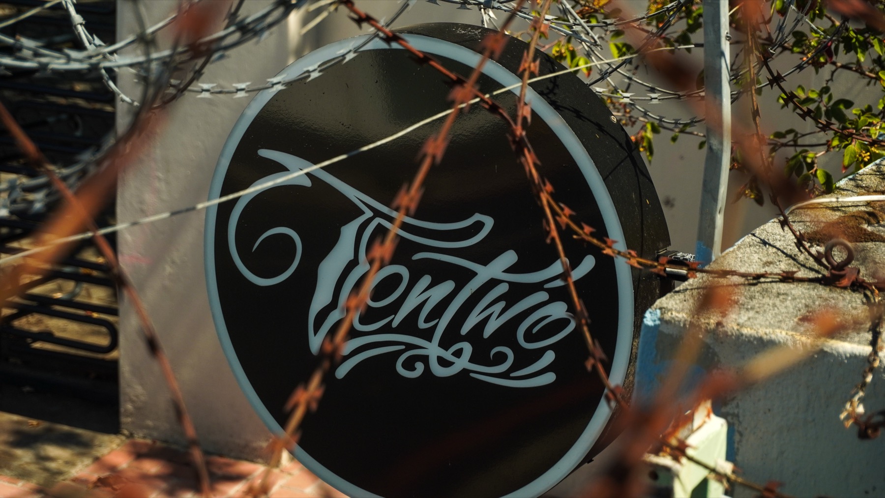 TenTwo round sign with barbed wire detail